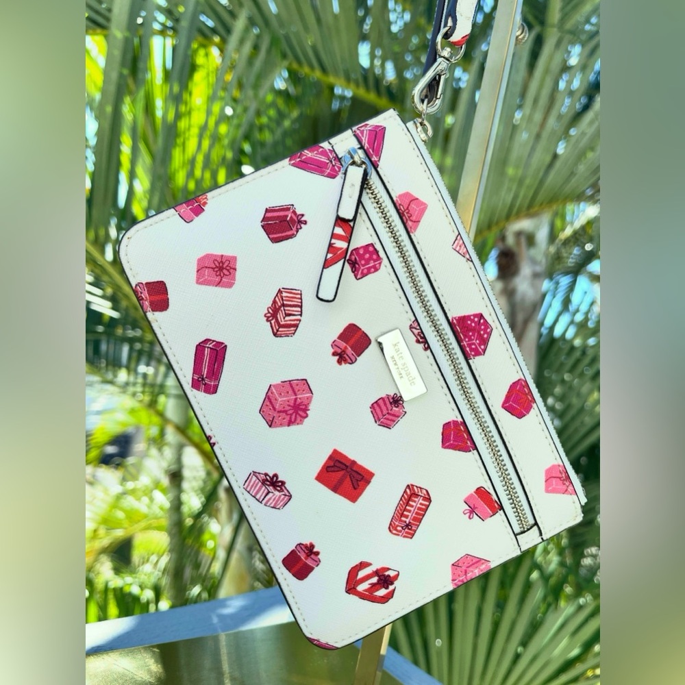 Kate Spade Lg Wristlet Pink Presents on White Saffiano Leather Excellent Cond - Picture 12 of 15